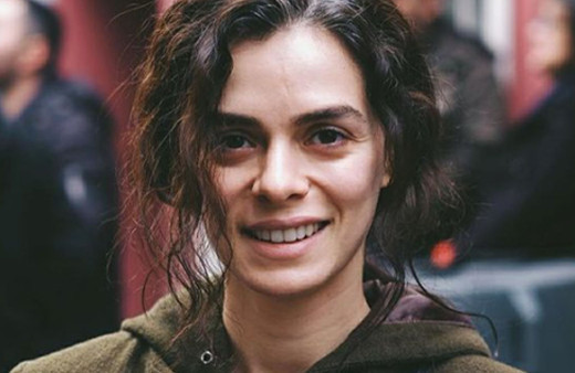 Kadın dizisinin yıldızı Özge Özpirinçci müjdeli haberi verdi! Ekranlara geri dönüyor