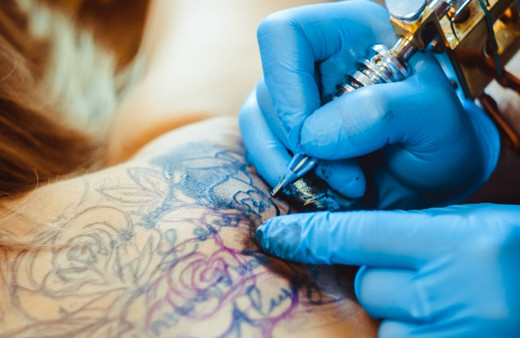 Hepsi tek tek sildiriyor! İşte ünlülerin yaptırdığına pişman oldukları dövmeleri