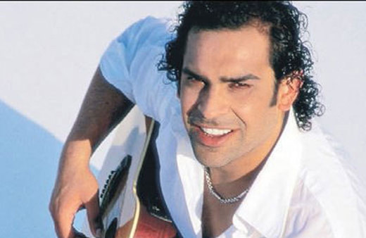 90'ların yıldızı yeminini bozdu! Şarkıcı Ege yıllar sonra sahnede