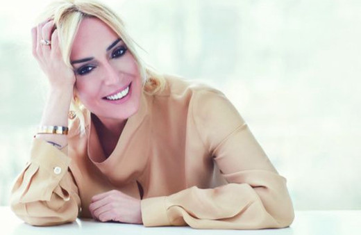 Saba Tümer beyaz bikinisiyle tozu dumana kattı! 51 yaşında, genç kızlara taş çıkardı