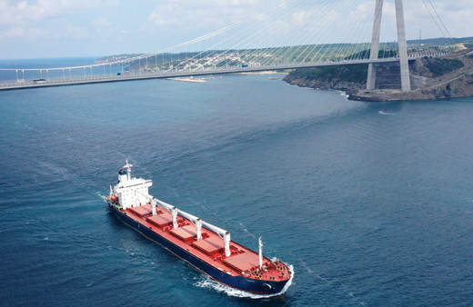 Razoni isimli tahıl yüklü gemi İstanbul'dan geçti Türkiye'nin de beklediği gemiler gelecek