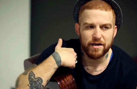 Demet Akalın'a tepkiler bitmiyor! Gökhan Özoğuz'dan sert tepki: "Seviyesiz.."