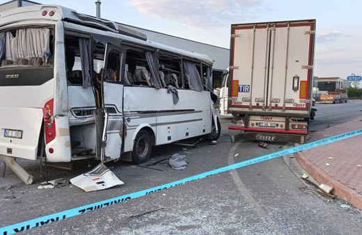 Konya'da feci kaza! İşçi servisi ile tır çarpıştı: Ölü ve çok sayıda yaralı var