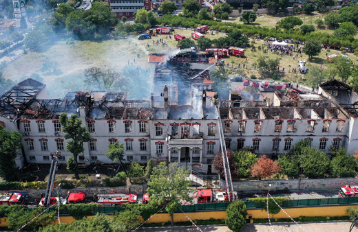 Balıklı Rum Hastanesi'ndeki hasar açıklandı Yangında çatı tamamen yanmıştı