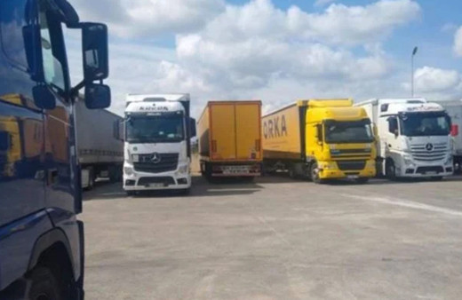 Otomobil yüklü tırlar gümrükte bekletiliyor iddiası! Ticaret Bakanlığı'ndan açıklama
