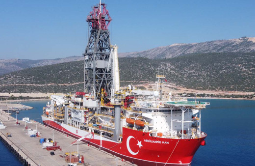 Abdülhamid Han sondaj gemisi yeni seferi için Mersin açıklarında bekliyor