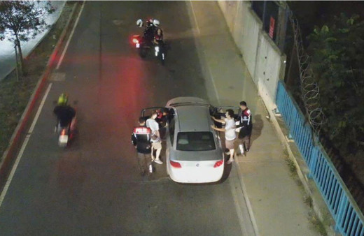 Uygulamadan kaçtı, polis böyle yakaladı! O anlar dron kamerasına yansıdı