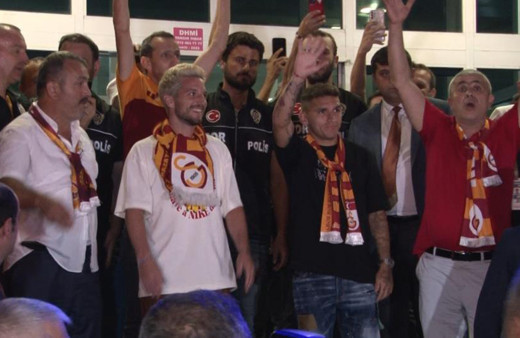 Galatasaray'ın yeni transferleri Dries Mertens ve Lucas Torreira İstanbul’a geldi