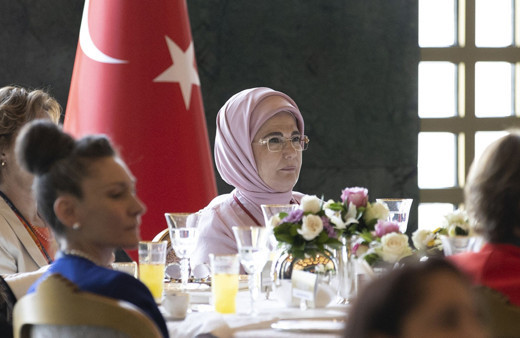 Emine Erdoğan, kadın büyükelçi ve büyükelçi eşleriyle buluştu