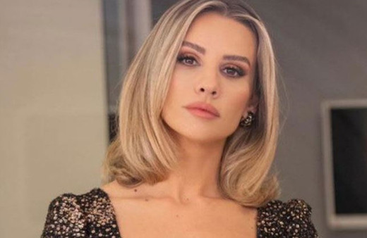 Esra Erol'dan 'öf' dedirten pozlar! Tatilden paylaştı, sosyal medya sallandı!