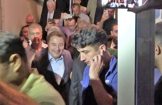 Babacan’ın canlı yayınında ‘Erdoğan’ sloganları Denizli'de tansiyon yükseldi