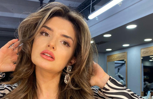 Begüm Polat kameranın karşısına çırılçıplak geçti klibindeki erotik sahnelerle olay çıkarttı! "Kimsenin yapmadığı yaptım!"