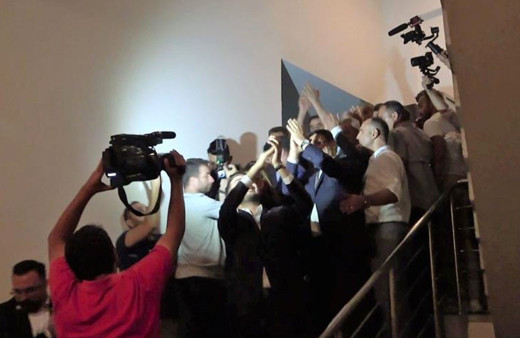 Ali Babacan'a AK Partililerden protesto