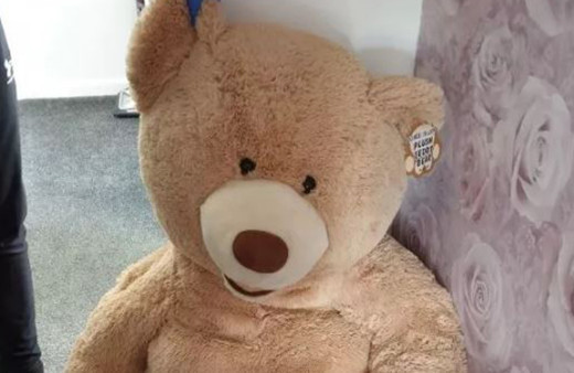 Polis oyuncak ayının nefes aldığını fark etti ve... İçinden çıkan şok etti