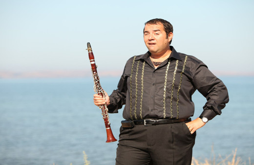 Ata Demirer uzun zamandır gözlerden uzaktı! Neyle uğraştığını duyanlar şaştı kaldı