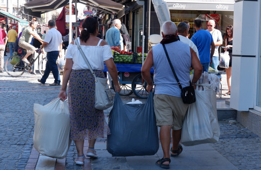Bulgarlar Edirne'ye akın etti! İğneden ipliğe poşet poşet aldılar
