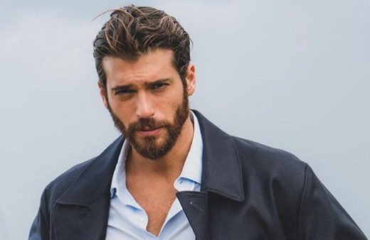 Hayranları Can Yaman'a doyamadı! Macaristanlı hayranları gece yarısı oteli bastılar!