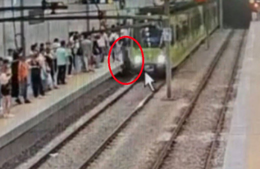 Bursa'da bir kişi tren gelirken rayların üzerine atladı