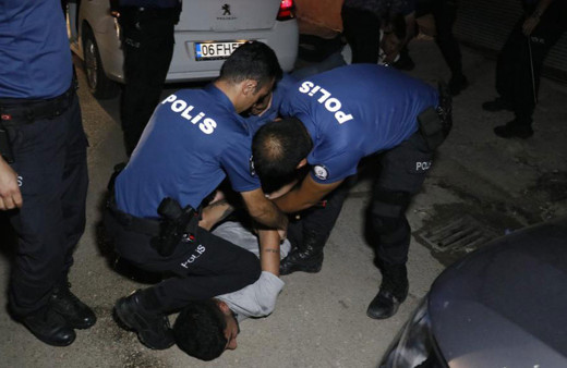 Otomobiliyle ölümüne kaçtı, 30 kilometre sonunda yakalandı