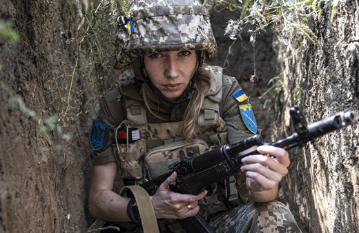 Ukrayna'nın kadın askerleri meydan okudu: Zafer gününe kadar ön cephede savaşacağız