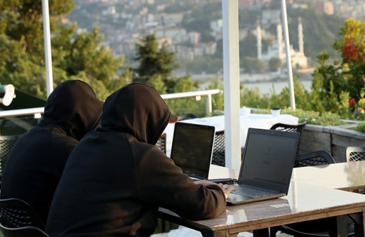 Aranan siyah şapkalı hacker bakan çıktı! 2 günde ulaştılar görünce şoke oldular