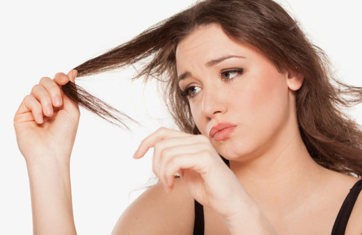 Saçlarınız çok dökülüyorsa bu hataları yapıyor olabilirsiniz! Saç dökülmesinin en önemli 5 nedeni