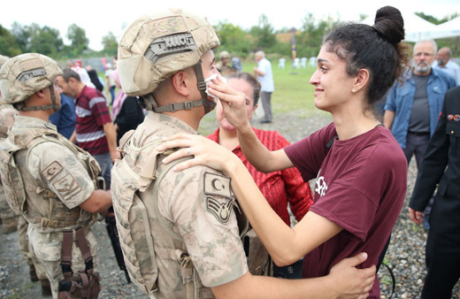 Komandolar Türk bayrakları ve dualarla Suriye'ye uğurlandı!