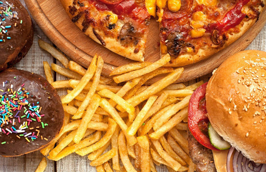 Hepsi birbirinden sağlıksız! İşte hep tükettiğimiz ama oldukça zararlı olan abur cuburlar