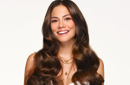 Annesine bak kızını al! Demet Özdemir'in annesi güzelliğiyle kızını bile geçti