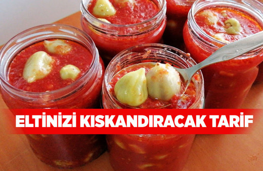 Sabah kalvaltıda bile yeniliyor! Biberli domates turşusu eltinizi kıskandıracak