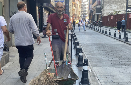 Temizlik işçisi 'kefenin cebi yok' dedi bakın maaşıyla ne yapıyor?