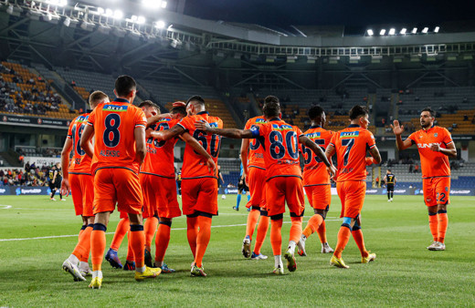 Mesut Özil ilk maçına çıktı! Başakşehir Kayserispor engeleni rahat geçti