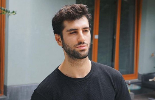 Mahsun Kırmızıgül'ün oğlu Mahmut Kırmızıgül basın mensuplarını görünce eliyle öyle bir şey yaptı ki...