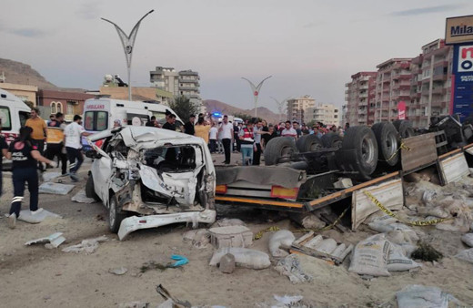 Türkiye'yi yasa boğan kazalarda flaş gelişme! 2 tır sürücüsü ve otobüs şoförü tutuklandı!