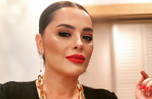 Reyhan Karaca'nın şu yaptığına bakın sahne rezillikleri bitmiyor! Gülşen'in izinden gitti sahnede yaptıklarıyla olay çıkarttı