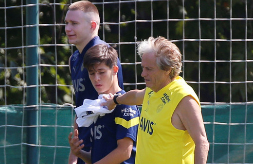 Fenerbahçe'de Arda Güler sürprizi! Kadrodan affını istedi