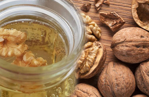 Bir bardak suya bir ceviz atıp için mucizeyi görün! Ceviz suyu evinizin şurubu olacak