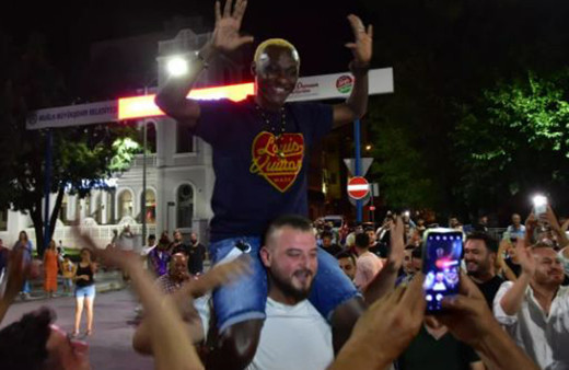 42 yaşındaki Yattara'ya davullu zurnalı karşılama! Yeni adresi şaşırttı