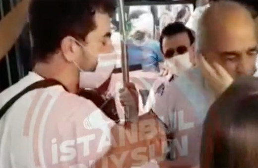 Metrobüs sapığı tokadı yedi! Kadın, telefonda kendi fotoğrafını görünce....