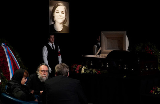 Dugin'in suikastle öldürülen kızı toprağa verildi! Putin 'Cesaret Madalyası' gönderdi