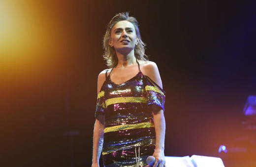 Yıldız Tilbe çılgın danslarıyla herkesi şoke etti!