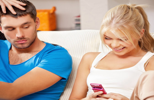 Sevgilinizin ilgisi azaldı ve onu kıskandırmak mı istiyorsunuz? Bu yöntemleri uygulayın, peşinizde pervane olacak