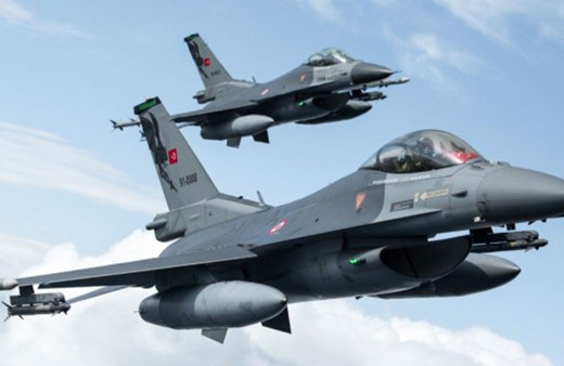 Türk F-16'larını Yunan uçakları yine taciz etti