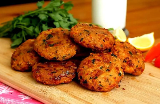 Kahvaltıya yapın doya doya yiyin! İşte bayat ekmekleri değerlendiren ekmek köftesi