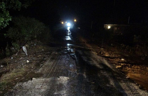 Şiddetli yağış sonrası Çanakkale’de köy yolu göçtü
