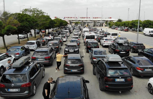 Gurbetçi vatandaşlar şikayet etti: Cumhurbaşkanımız bizi zulümden kurtarsın