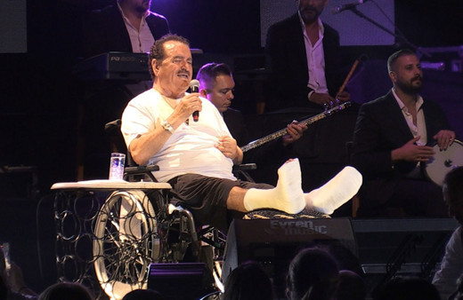 Ölümden döndü soluğu sahnede aldı! İbrahim Tatlıses kazayı anlattı: "Kül olup gideceğiz"