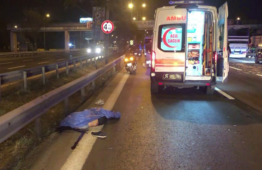 İstanbul Kartal'da motosiklet kamyonete arkadan çarpıp yandı: 2 kişi feci şekilde öldü