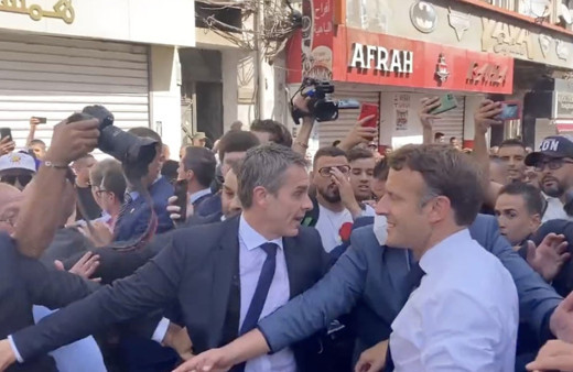 Emmanuel Macron Cezayir'de protesto edildi