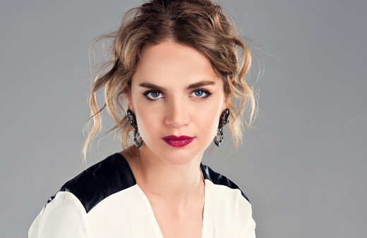 Tuğçe Kazaz'ın LGBT açıklaması herkesi ikiye böldü! "Tercih değil dayatmadır"